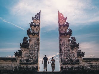 Tour privato di Bali; Tempio di Lempuyang, Tirta Gangga, cascata di Tukad Cepung